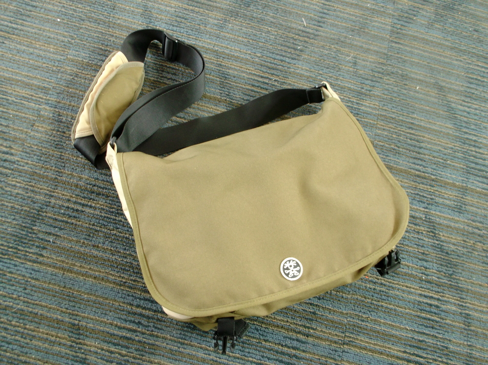 Overview of bag and strap.