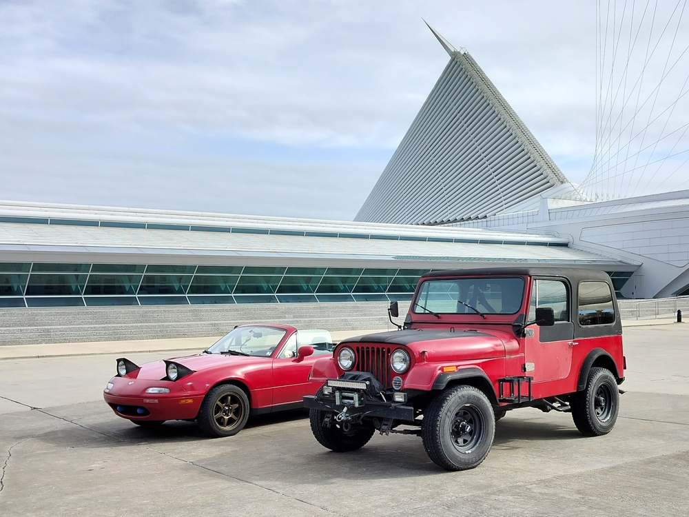 Jeep CJ-7 and Mazda MX-5 in front of the Milwaukee Art Museum.